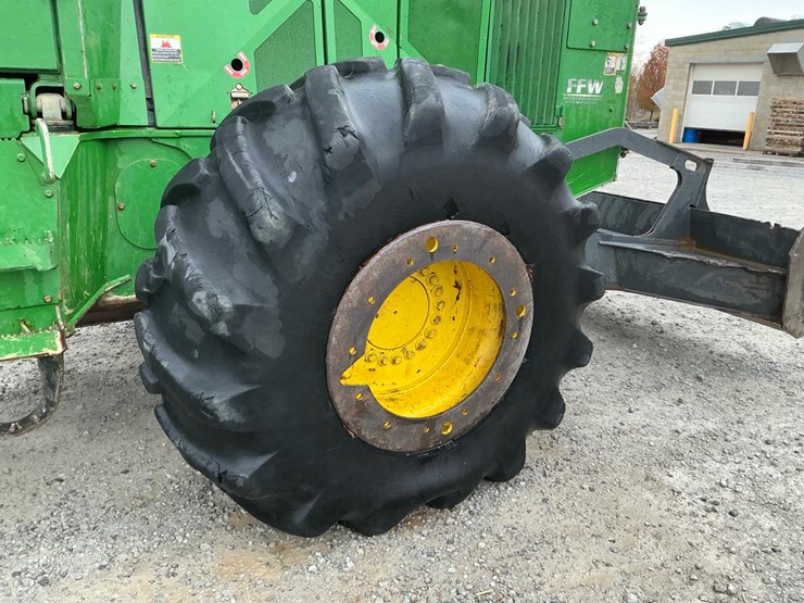 2016-deere-648l-image-29