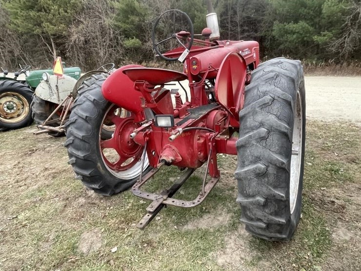 farmall-m-narrow-front-tractor-image-6