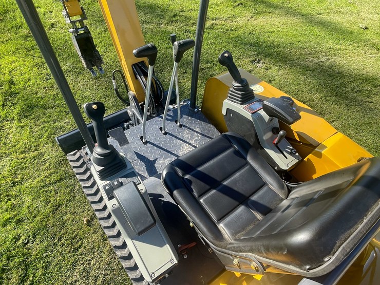 #412-•-2025-agt-industrial-mini-excavator-(cedar-grove,-wi)-image-43