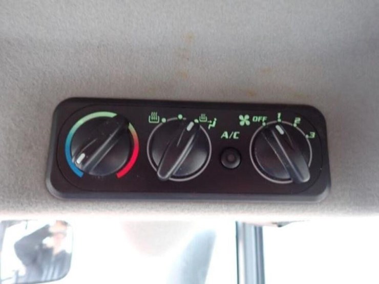 2017-kubota-b2650hsd-image-21