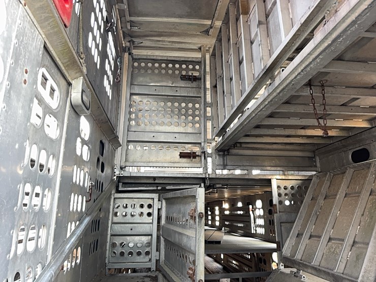 1993-wilson-livestock-trailer-image-13