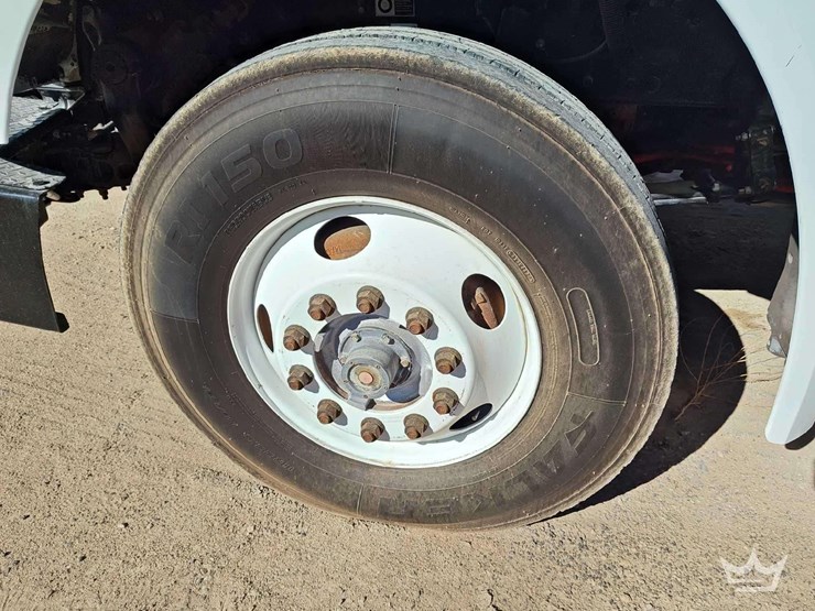 2015-peterbilt-389-image-37