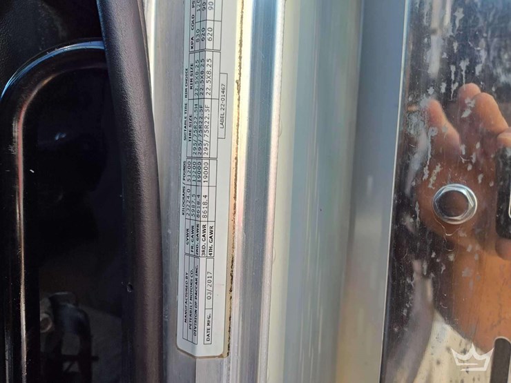 2018-peterbilt-389-image-36