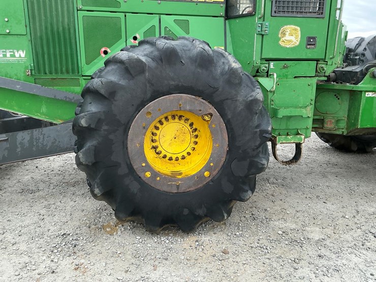 2016-deere-648l-image-28