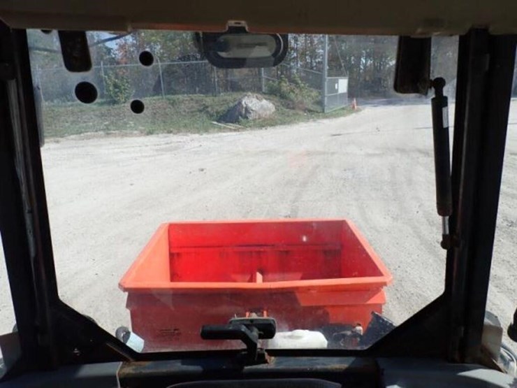 2008-kubota-m7040d-image-25