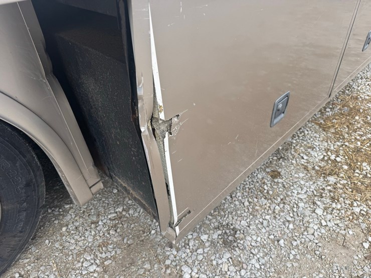 2001-fleetwood-bounder-motorhome,-cummins-isb300-turbo-diesel,-allison-automatic,-air-brakes,-2-slides,-2-awnings,-class-a,-*4uzaahbv41cj04205*-image-8