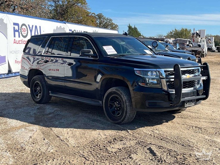 2016-chevrolet-tahoe-image-2
