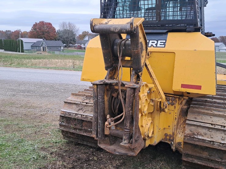 2016-deere-700k-image-42