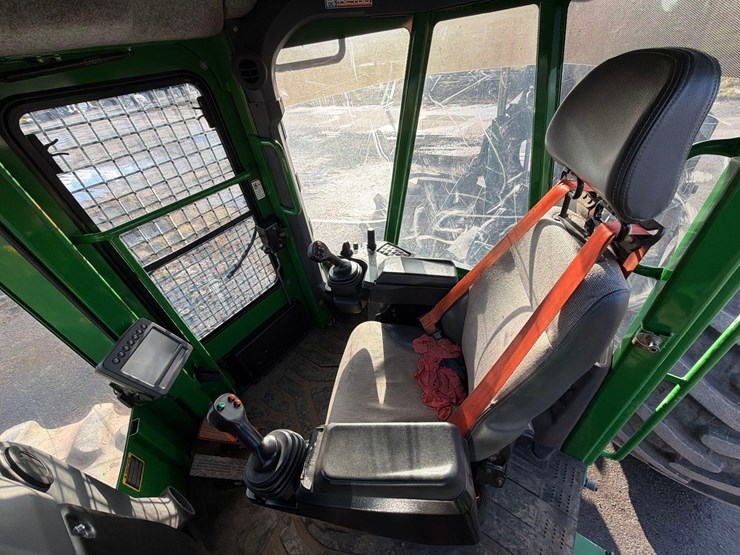 2016-deere-648l-image-9