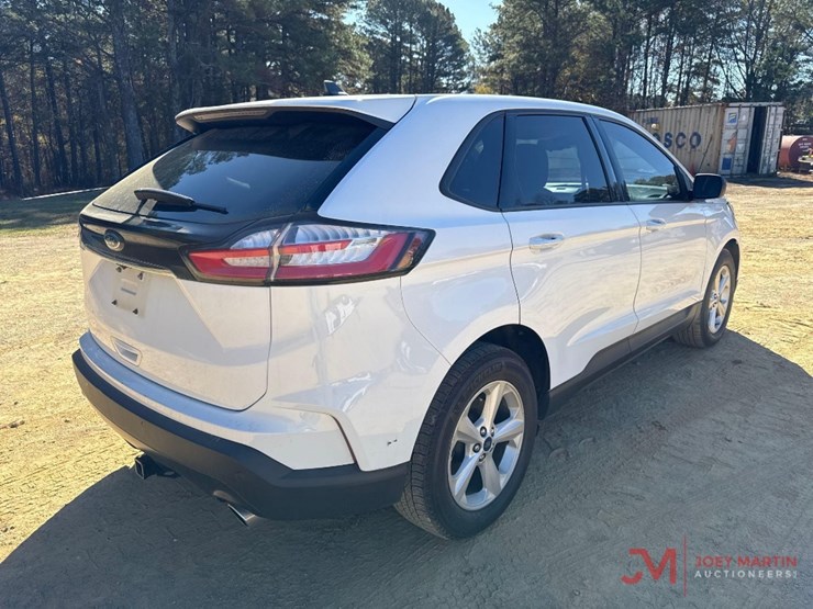 2020-ford-edge-se-image-2
