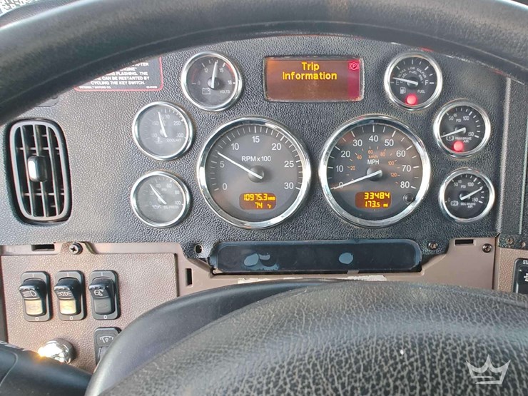 2015-peterbilt-389-image-19