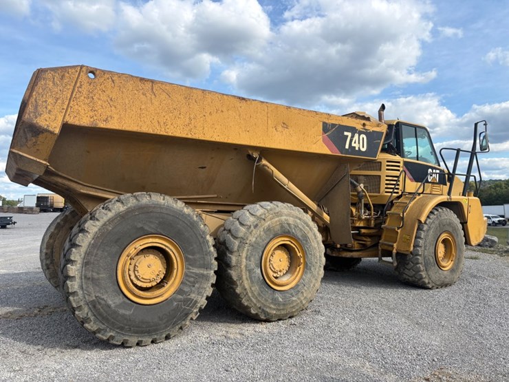 2011-caterpillar-740-image-4