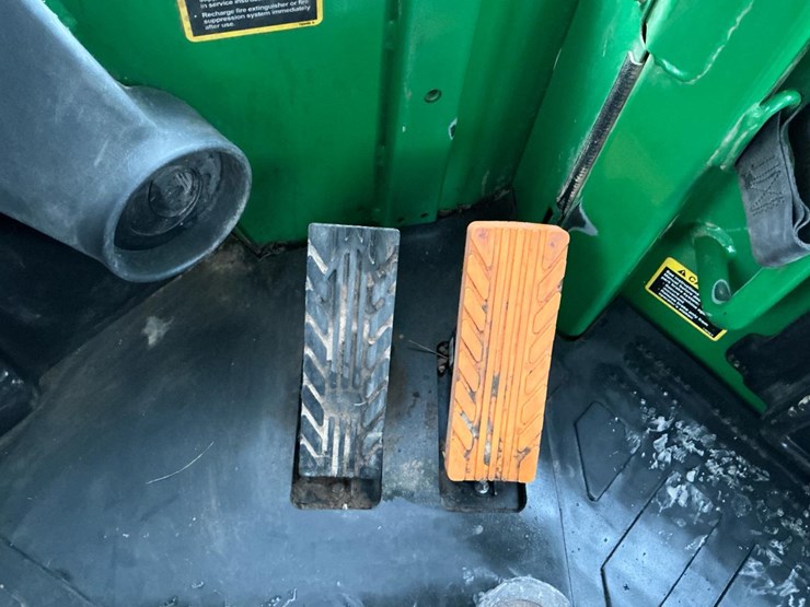 2016-deere-648l-image-18