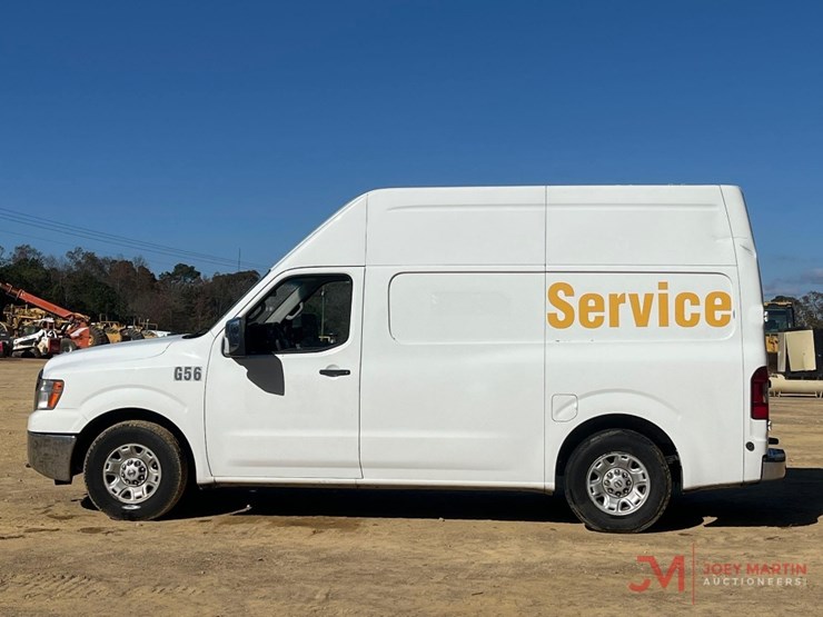 2013-nissan-nv3500hd-image-8