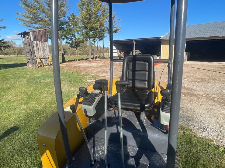 #412-•-2025-agt-industrial-mini-excavator-(cedar-grove,-wi)-image-46