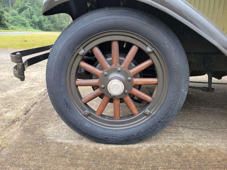 1928-pontiac-sedan-image-99