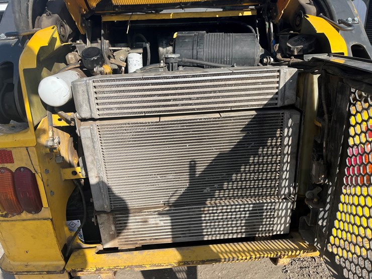 2014-new-holland-l218-image-8