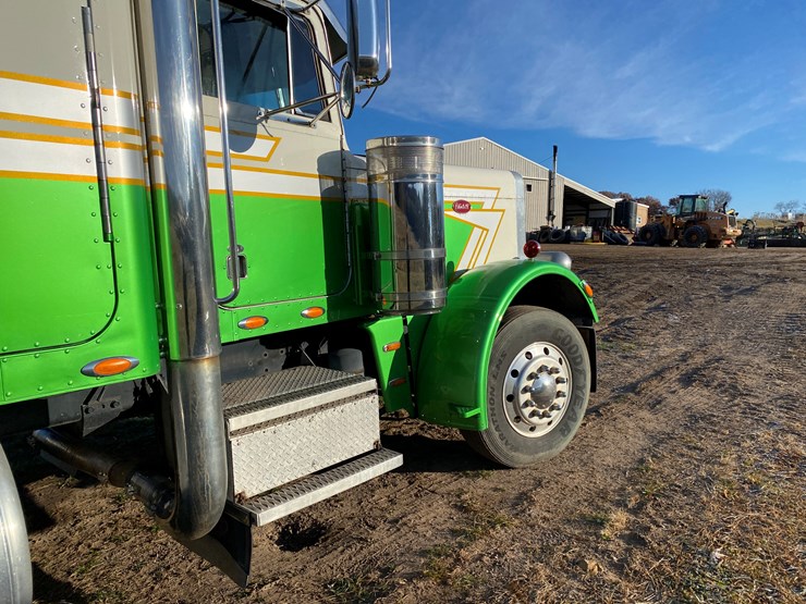 #1010-•-1984-peterbilt-sleeper-cab-semi-(has-wi-title)-(colfax,-wi)-image-36