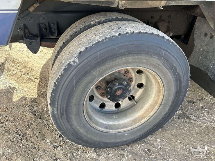 2015-peterbilt-348-image-39