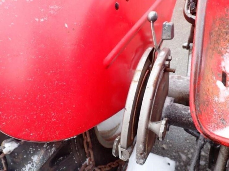 massey-ferguson-135-image-24