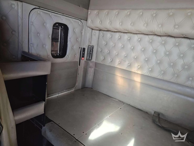 2012-kenworth-t800-image-27