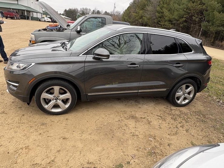 2017-lincoln-mkc-suv-image-7