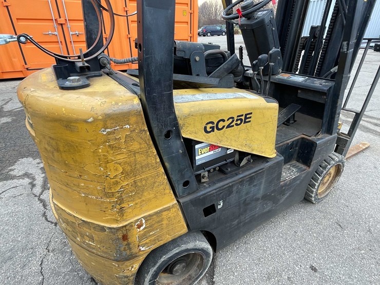#1396-•-forklift-(o3)-image-4
