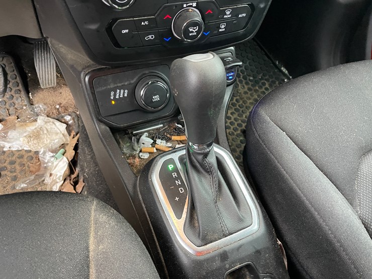 2021-jeep-renegade-image-32