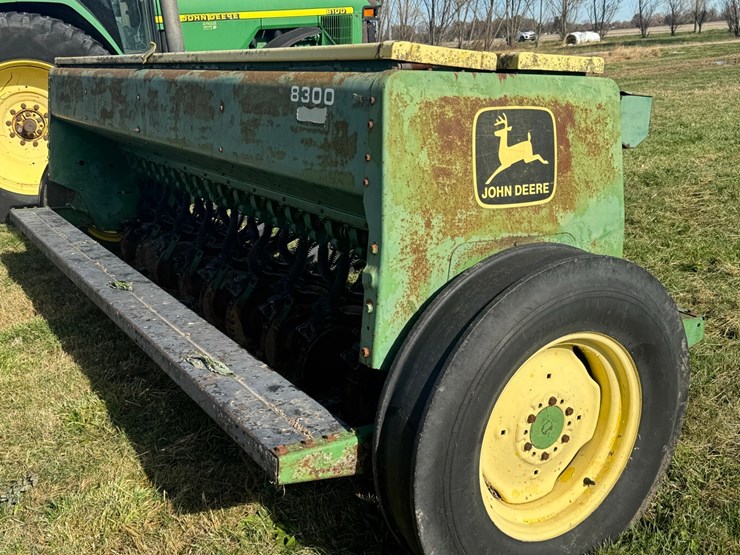 john-deere-8300-image-11