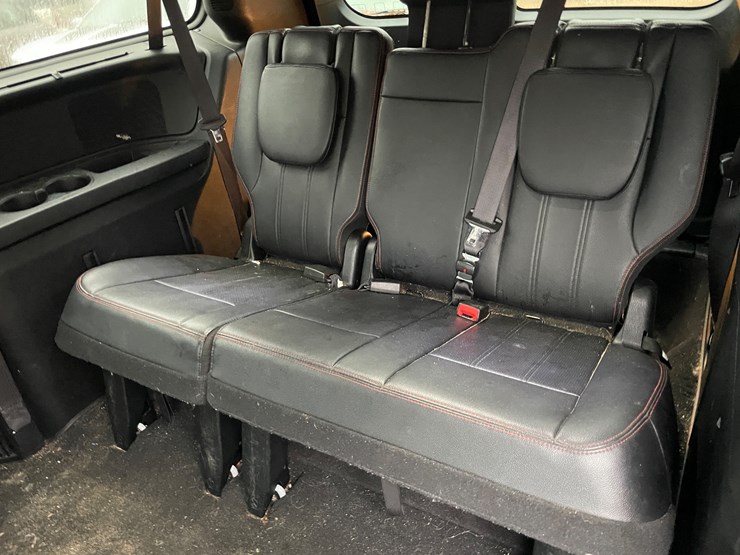 2017-dodge-grand-caravan-gt-image-39