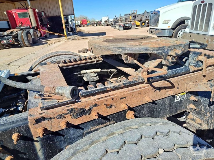 2016-peterbilt-389-image-32