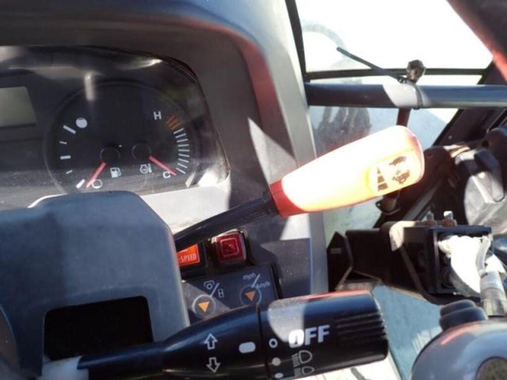 2008-kubota-m7040d-image-14