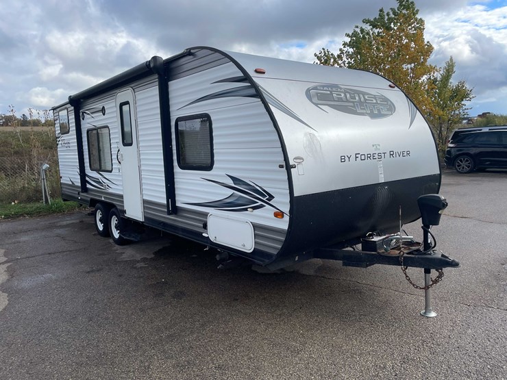 #1404-•-2015-salem-cruise-lite-camper-(no-title)-(of)-image-3