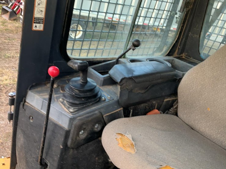 2016-deere-700k-image-16