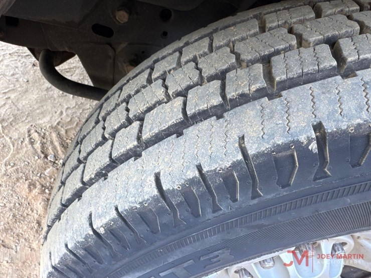 2014-nissan-nv2500hd-image-6