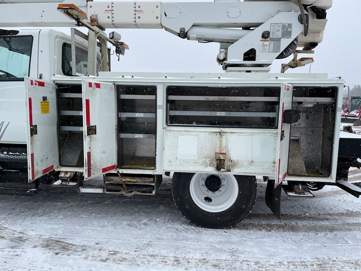 #236-•-2015-international-bucket-truck-(has-wi-title)(mosinee,-wi)-image-18