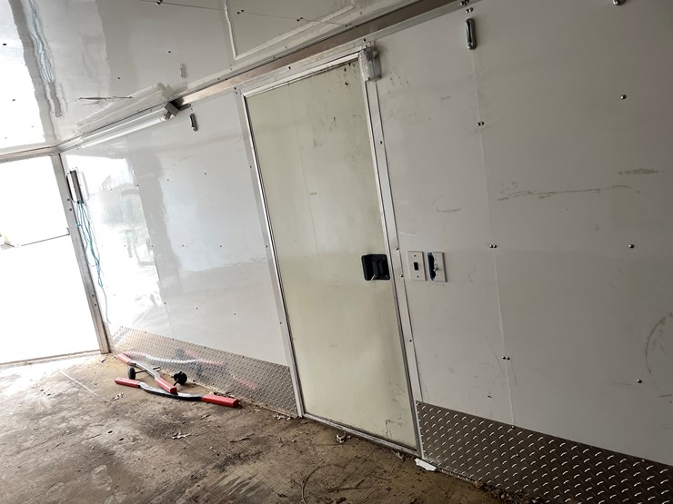 #1397-•-2001-karavan-expedition-trailer-(no-title)-(of)-image-64