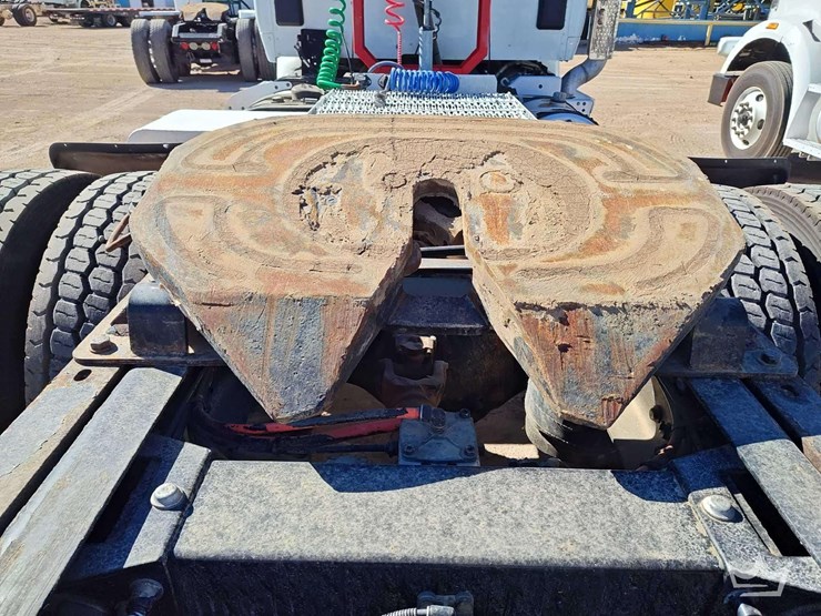 2015-peterbilt-389-image-33