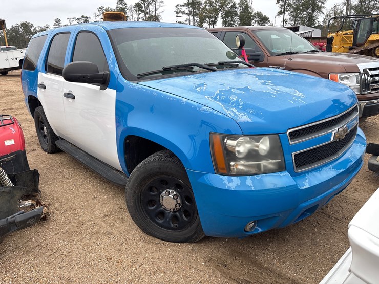 2011-chevrolet-tahoe-image-2