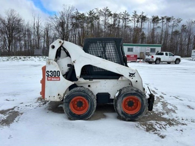 2010-bobcat-s300-image-3