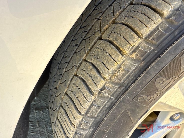 2020-ford-edge-se-image-16