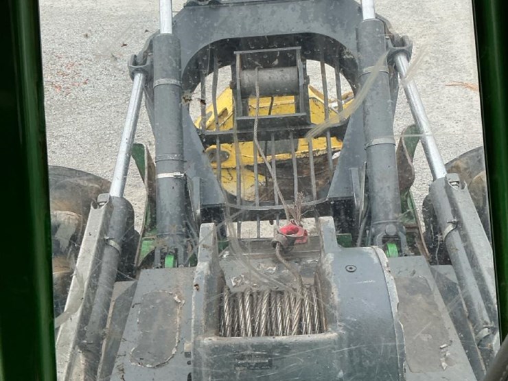 2016-deere-648l-image-21