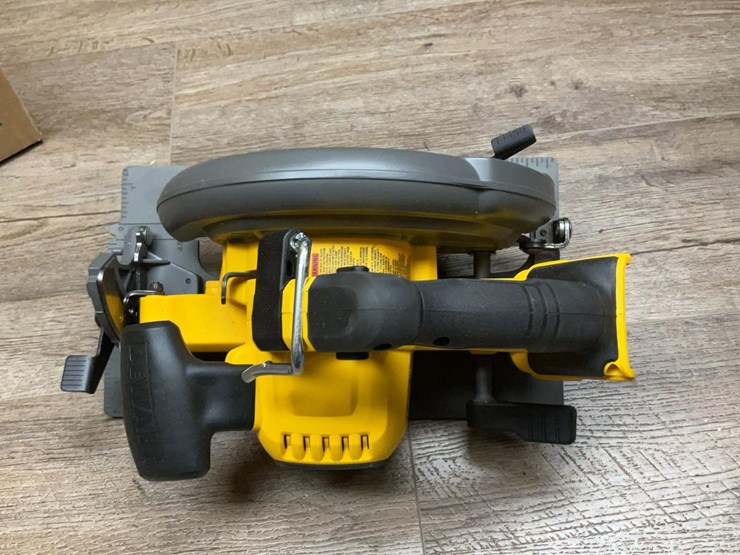 #106-•-dewalt-cordless-circular-saw-image-2
