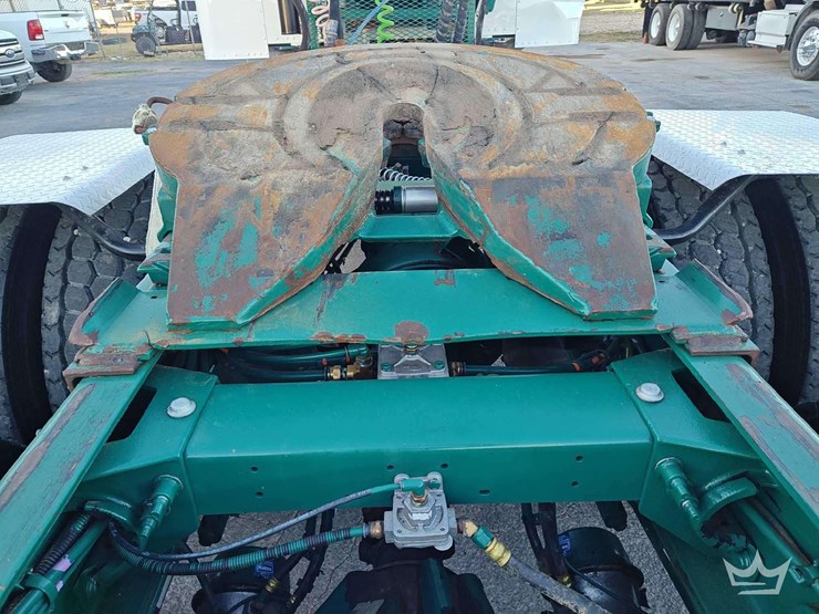 2015-peterbilt-389-image-26