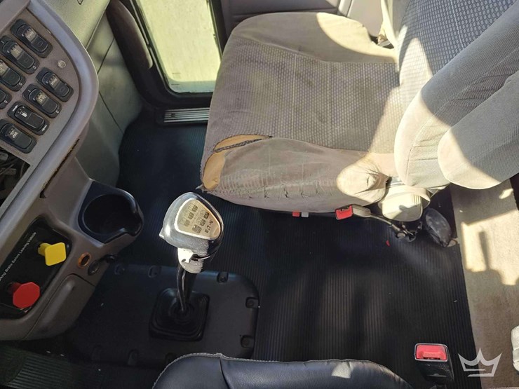 2016-peterbilt-389-image-23