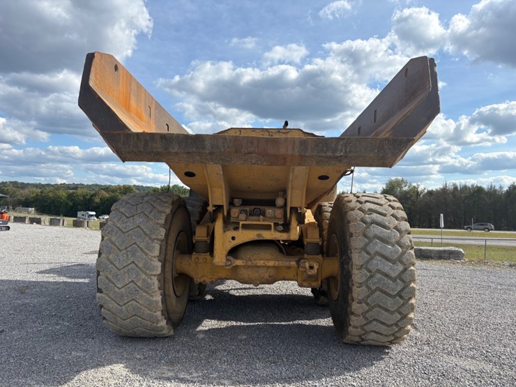 2011-caterpillar-740-image-5