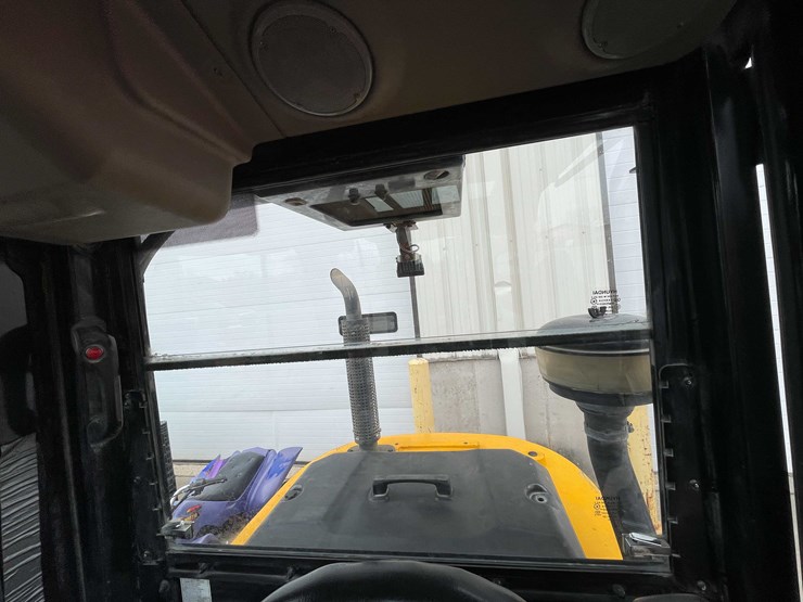 #1395-•-hyundai-10,000lb-pneumatic-diesel-forklift-(04)-image-29