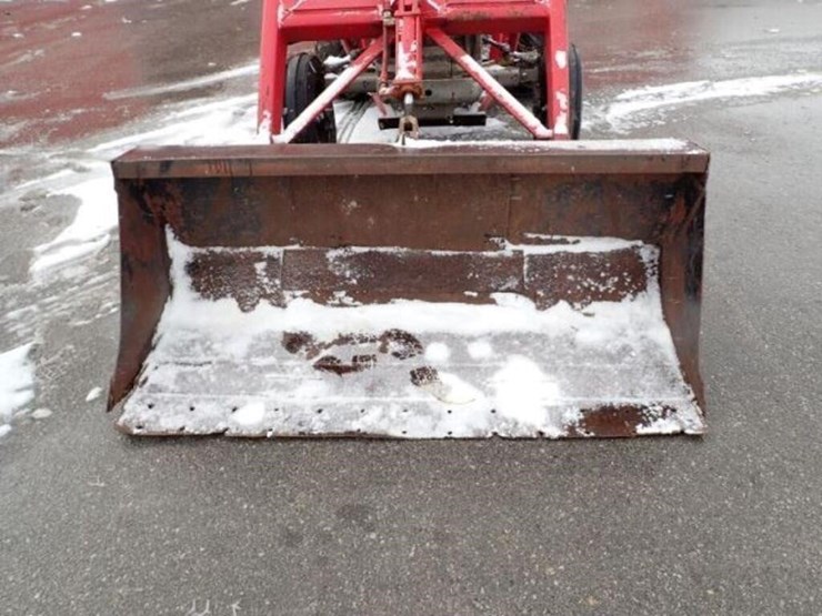 massey-ferguson-135-image-47