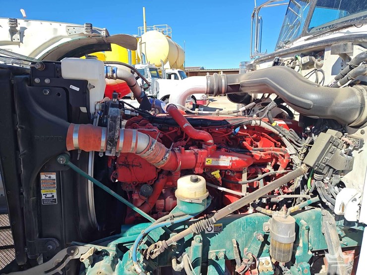 2014-peterbilt-388-image-8