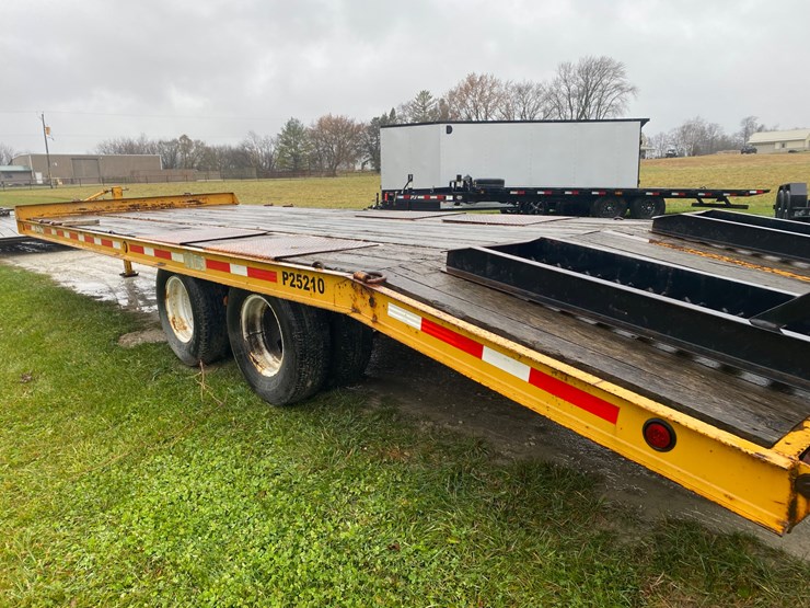 #304-•-2017-redi-haul-tandem-dually-equipment-trailer-(helenville,-wi)-(has-wi-title)-image-5